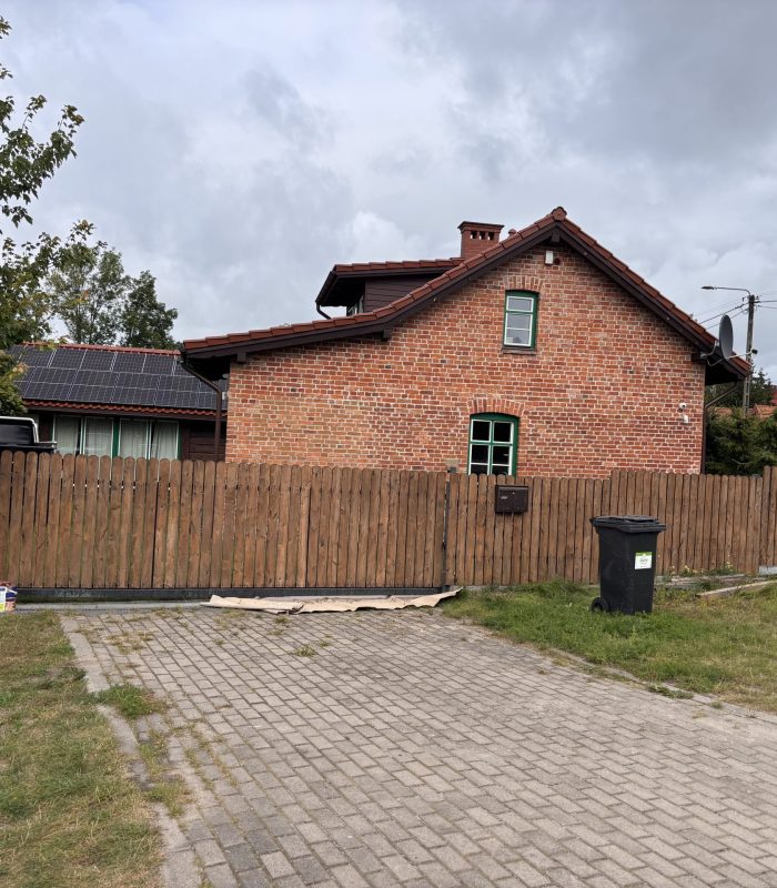 Płot w trakcie 2